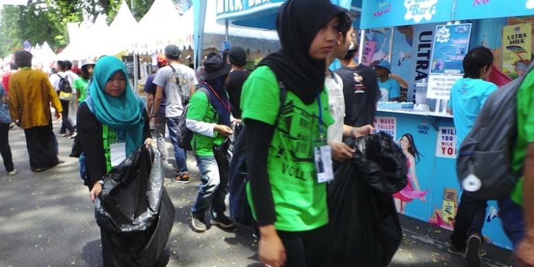 Contoh Feature Berita Kisah - Contoh Two