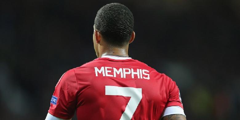 Memphis Depay at Lowry as United sign Schweinsteiger - Manchester Evening  News
