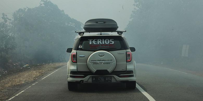 Cara Terios 7 Wonders Menembus Kabut Asap Kalimantan