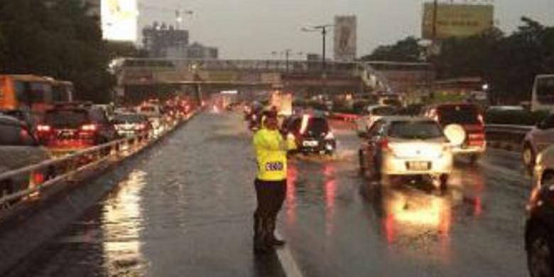 jakarta banjir marah ahok Kompas Ahok Tahu Jalan Gatot Banjir Marah di Saat  Penyebab Subroto