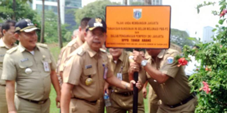 ahok abang kompas tanah Asia Abang, Jakarta, (24/11/2015 Jalan Selasa Afrika, Senayan, Tanah