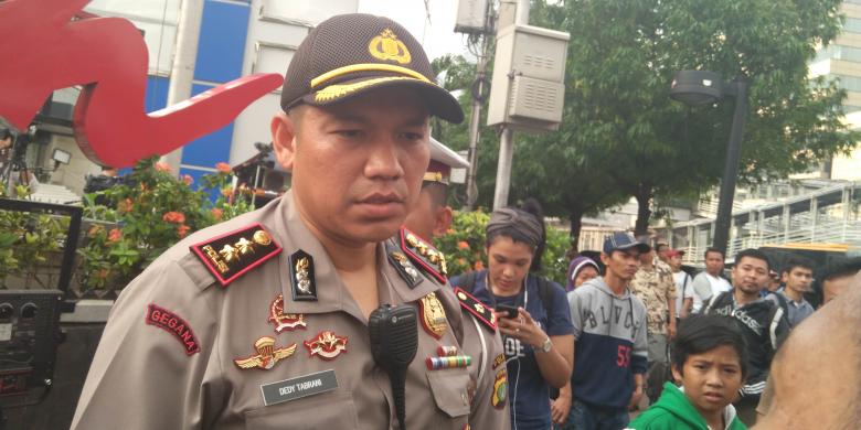 Hasil gambar untuk akbp dedy tabrani menembak teroris