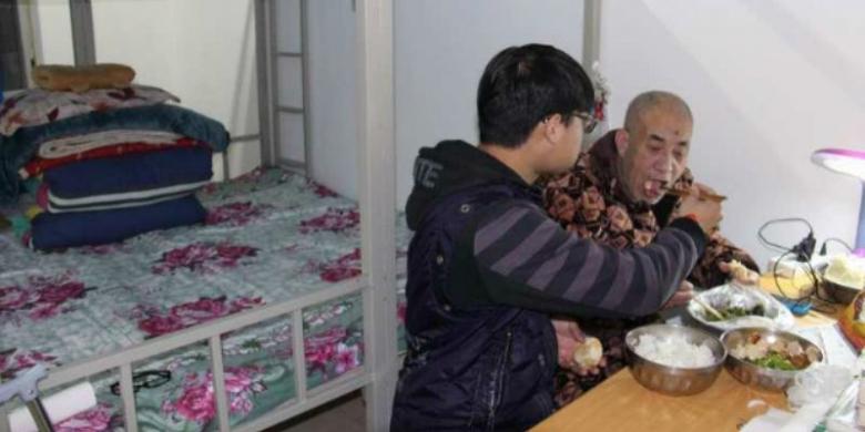 http://assets.kompas.com/data/photo/2016/03/04/2002345Zhao-menyuapi-ayahnya1780x390.jpg