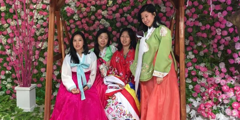 Korea Festival 2016 Bisa Foto Pakai Baju Tradisional Hanbok Pengunjung