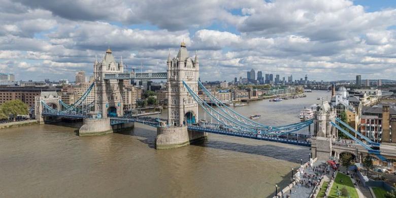 Tower Bridge, London.