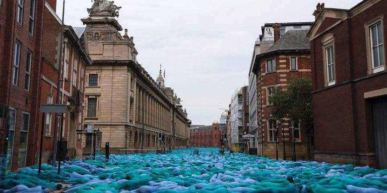 Woww, Kota Hull Dibanjiri Ribuan Orang Telanjang