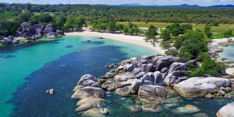 Tanjung Tinggi Beach. Image: Barry Kusuma | KOMPAS