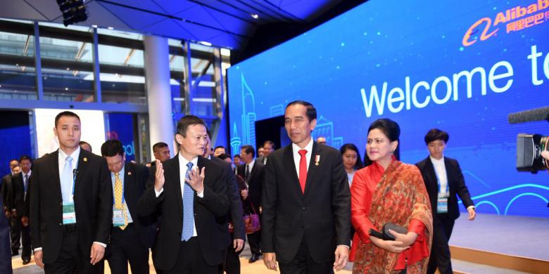 President of Indonesia Joko Widodo and Alibaba's Jack Ma when he visited Alibaba's headquarters during G20 summit in Hangzho, China, 2016. Image: Kompas