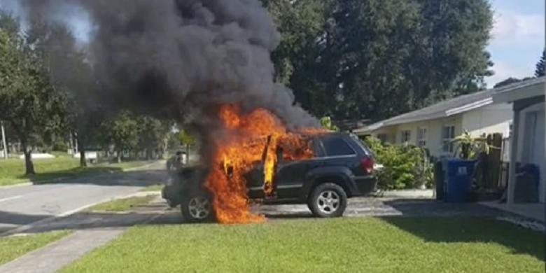 Mobil Hangus Terbakar, Pemilik Tuding Galaxy Note 7