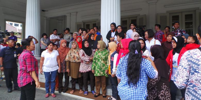 Image result for warga mengadu ke Basuki Tjahaja Purnama Balai Kota