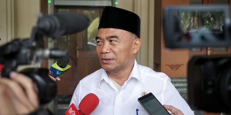 Hasil gambar untuk muhadjir effendy dan ujian nasional