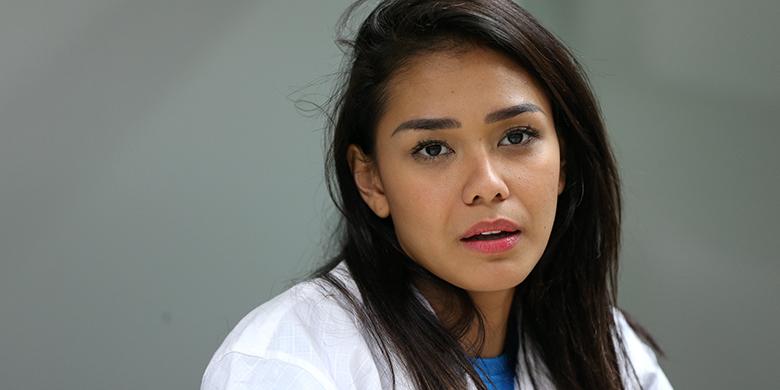 Adinia Wirasti Bawa Kue Nastar ke Lokasi "Shooting 