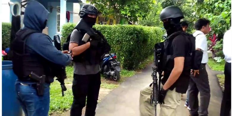 Pengamat: Polisi Harus Bisa Tangkap Pengendali Sel Teroris