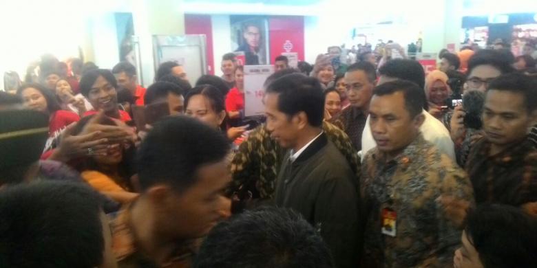 Presiden Jokowi Hebohkan Pengunjung Mega Mall Manado