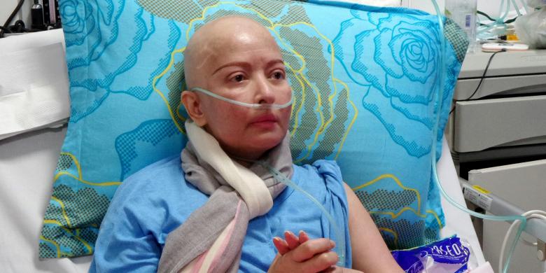 Artis sinetron Yana Zein saat ditemui di Siloam Hospital, Jakarta Selatan, Selasa (3/1/2017).