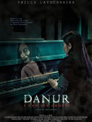 Prilly Latuconsina memerankan Risa Sarasvati dalam fim horor Danur.