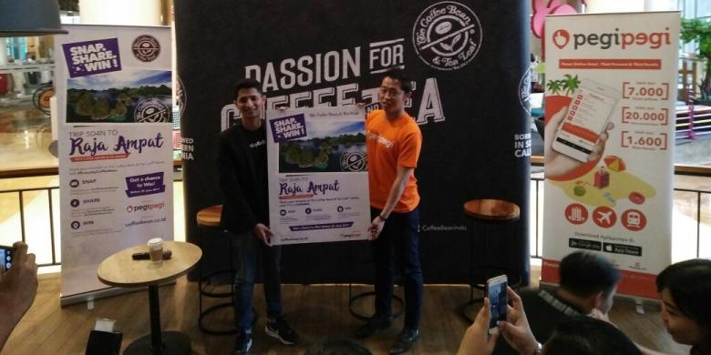 Edho Alhabasya selaku Marketing Manager The Coffee Bean & Tea Leaf Indonesia dan Ryan Kartawidjaja selaku Deputy CEO Pegipegi