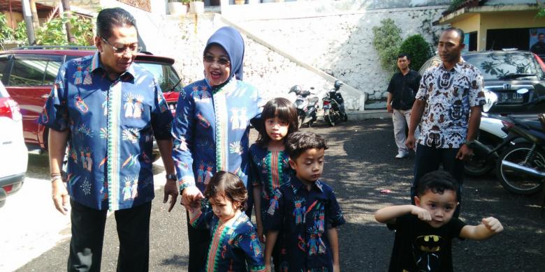 Sylviana Murni bersama Keluarga