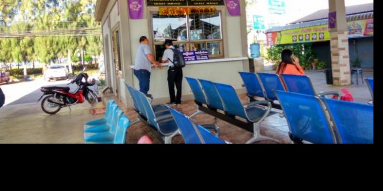 Stasiun bus dari Nong Khai, Thailand menuju Vientiane, Laos.