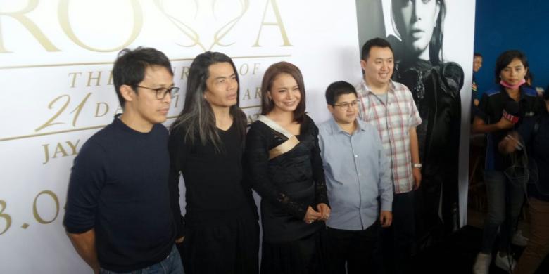 Rossa bersama penata artistik Jay Subiyakto dan komposer Tohpati