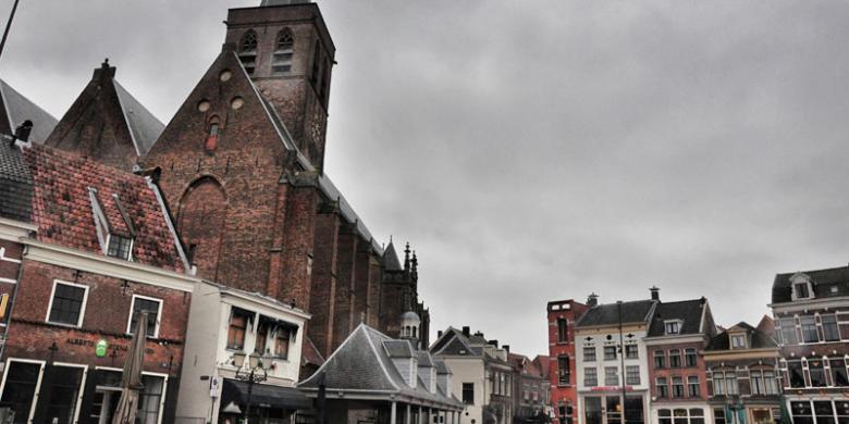 ARYA DARU PANGAYUNAN Hof, bagian tengah kota tua Amersfoort di Belanda dengan berbagai kafe dan restoran.