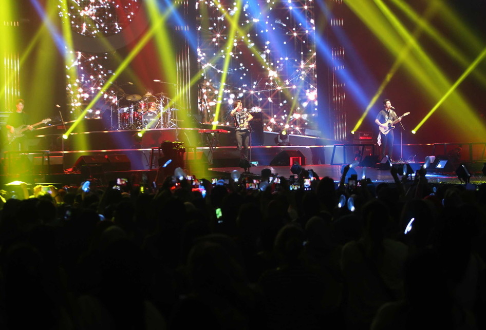 uasana konser band asal Korea Selatan CNBLUE di Indonesia Convention Exhibition (ICE) BSD, Tangerang, Sabtu (15/7/2017). Band beraliran pop rock ini menggelar konser bertajuk Between Us untuk para penggemarnya yang disebut BOICE.(KOMPAS.com/ANDREAS LUKAS ALTOBEL)