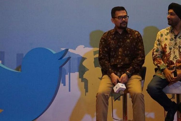 Roy Simangunsong, Country Business Head Twitter Indonesia (kiri) dan Parminder Singh, Managing Director, Twitter SEA, India, MENA dalam sebuah acara di Jakarta, Selasa (1/9/2015).