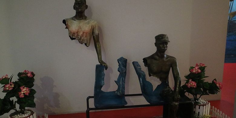 


Patung yang dipahat secara unik. Karya seni ini jadi salah satu obyek yang dipamerkan di For Art’s Sake 4D Museum, Hua Hin, Thailand.