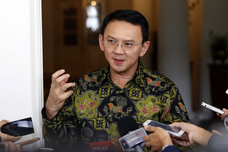 Gubernur DKI, Basuki Tjahaja Purnama saat memberikan keterangan pers di Balai Kota, Jalan Medan Merdeka Selatan, Jakarta pusat, Kamis (20/4/2017). Kompas.com