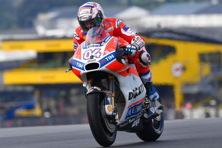 Pebalap Ducati Team asal Italia, Andrea Dovizioso, memacu motornya pada sesi latihan bebas pertama GP Perancis di Sirkuit Le Mans, Jumat (19/5/2017).