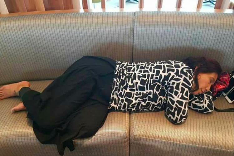 Foto Menteri Susi Tidur di Kursi Bandara Ramai di Medsos