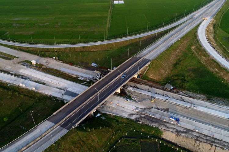 Simpang Susun Bandar di Tol Kertosono-Mojokerto, Minggu (18/6/2017).