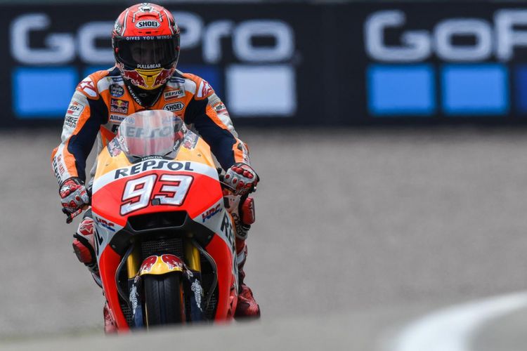 Pebalap Repsol Honda Team asal Spanyol, Marc Marquez, memacu motornya pada sesi kualifikasi GP Jerman di Sachsenring, Sabtu (1/7/2017).