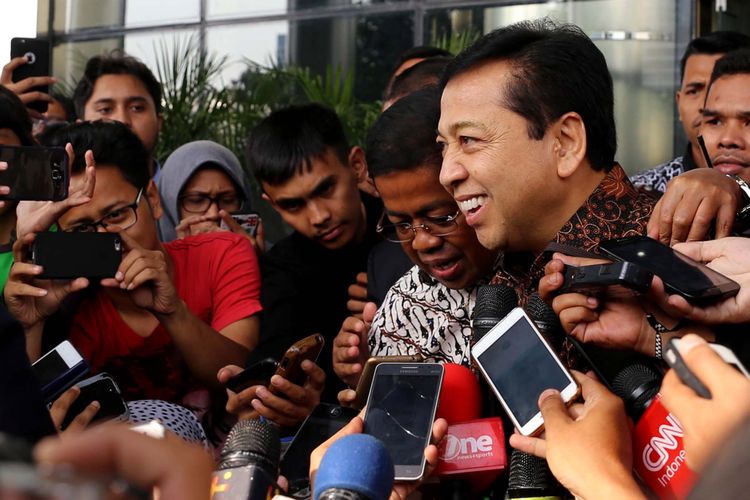 Ketua DPR Setya Novanto meninggalkan Gedung Komisi Pemberantasan Korupsi (KPK) seusai diperiksa di Jakarta, Jumat (14/7/2017). Setya Novanto diperiksa sebagai saksi untuk kasus dugaan korupsi dalam pengadaan Kartu Tanda Penduduk berbasis elektronik ( e-KTP).