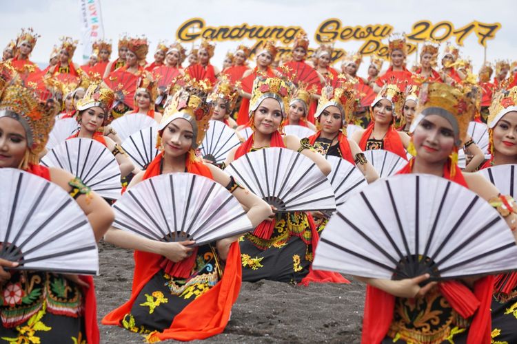 Sebanyak 1.286 penari ikut mengambil peran di Festival Gandrung Sewu 2017. Foto: Kompas.com/Ira Rachmawati