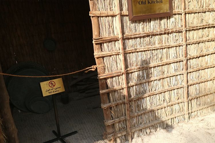 
Dapur rumah tradisional masyarakat Semanjung Arab yang menjadi koleksi Dubai Museum di Dubai, Uni Emirat Arab. (KOMPAS.com / WAHYU ADITYO PRODJO)