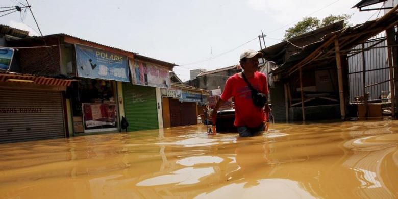 Di Semarang, Banjir Bandang hingga 1 Meter Terjadi di Mangkang Wetan
