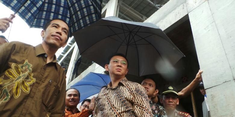 Gubernur DKI Jakarta Joko Widodo dan Wakil Gubernur DKI Jakarta Basuki Tjahaja Purnama saat blusukan bersama, Kamis (27/2/2014).