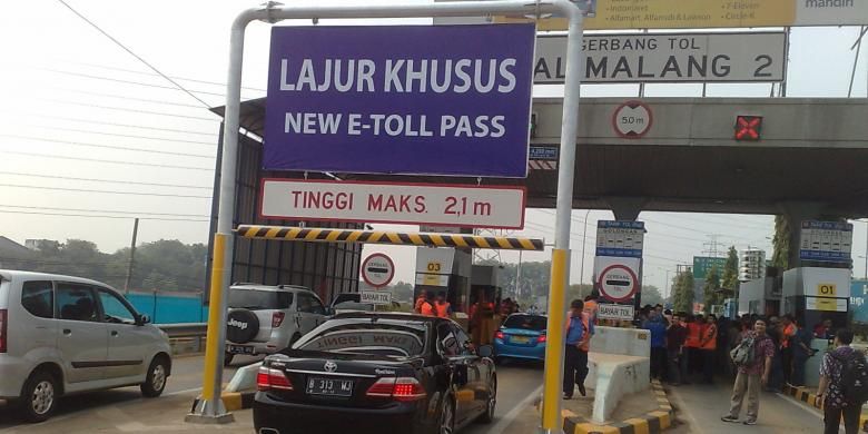 Pintu Tol Kalimalang II, Jakarta Timur yang sudah dipasang E-Toll Pass baru