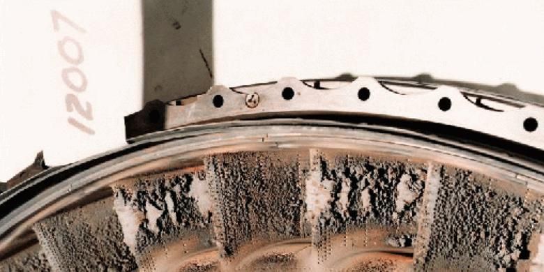 
Fanblade (bilah kipas) milik mesin B747 British Airways BA09 yang rontok akibat menyedot abu vulkanik gunung Galunggung pada 1982 lalu.