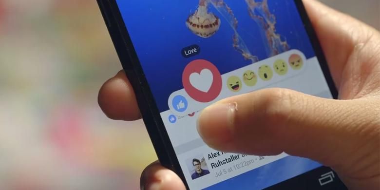 Tombol reaksi pada postingan di Facebook.