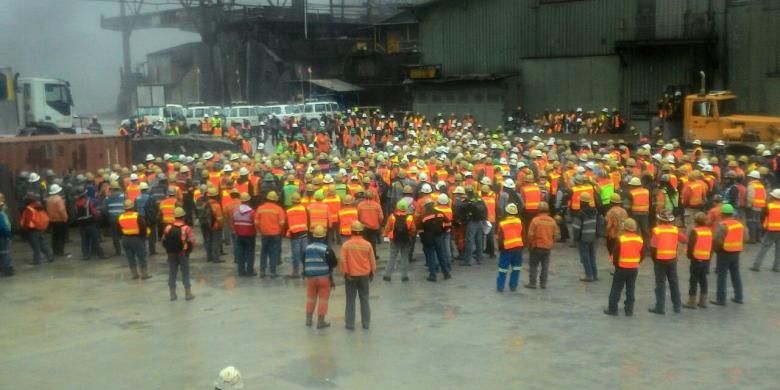 Sebanyak 1.200 pekerja PT Freeport yang menggelar aksi mogok kerja di Area Penambangan Terbuka Grasberg, Distrik Tembagapura, Kabupaten Mimika, Papua, sejak 28 September 2016.