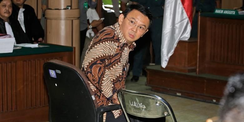 Gubernur nonaktif DKI Jakarta Basuki Tjahaja Purnama berada di ruang sidang PN Jakarta Utara, Selasa (13/12/2016).| Kompas.com