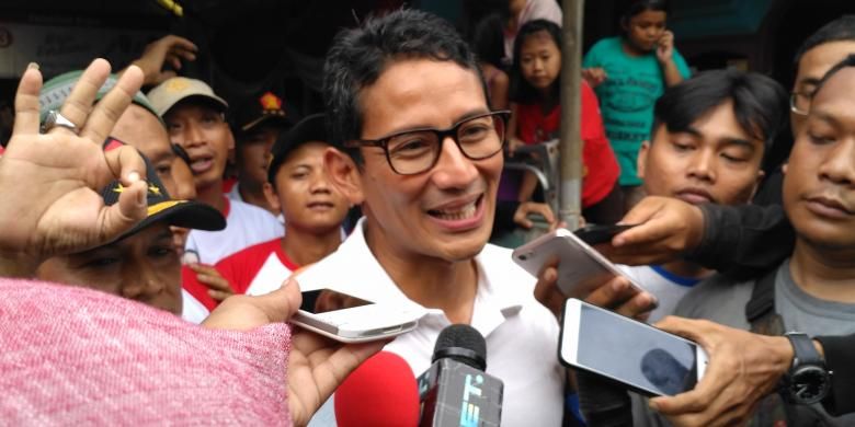 Calon wakil gubernur DKI Jakarta nomor pemilihan tiga, Sandiaga Uno, diwawancara usai kampanye di Rawa Buaya, Cengkareng, Jakarta Barat, Selasa (31/1/2017).