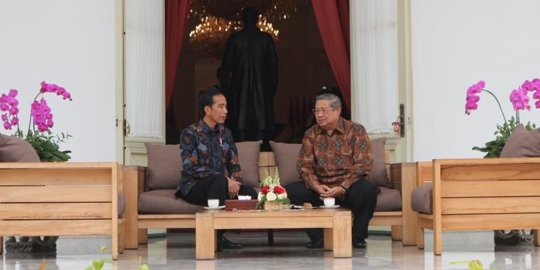 Presiden Joko Widodo menerima Presiden keenam Susilo Bambang Yudhoyono di Istana Merdeka, Jakarta, Kamis (9/3/2017).