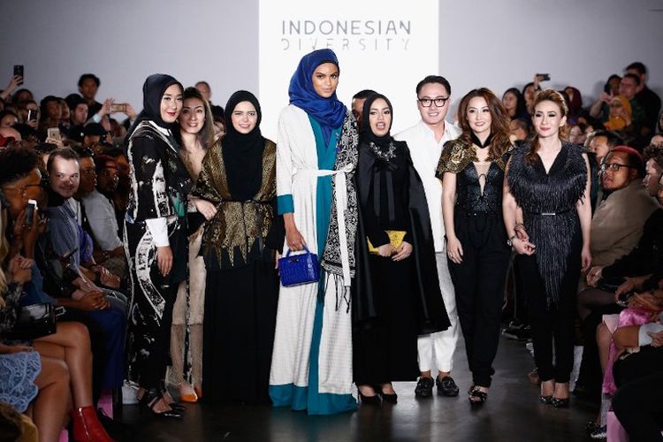 Hijab dan Abaya Desainer Indonesia Berjaya di New York Fashion Week