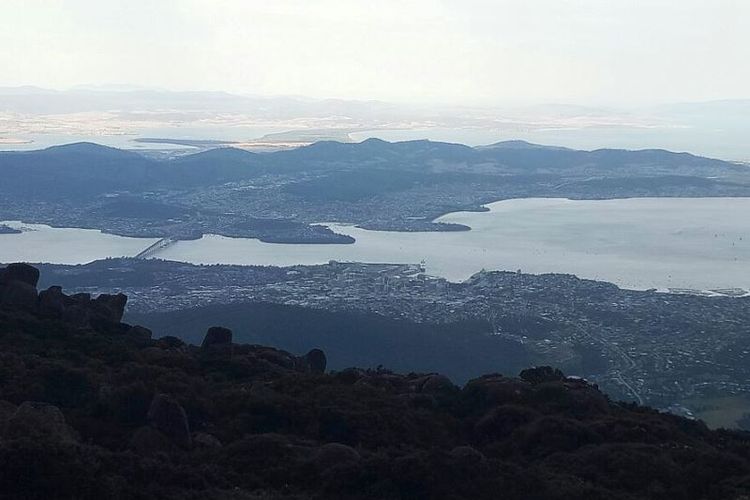 


Kota Hobart dilihat dari puncak Gunung Wellington.(Kompas.com/Ervan Hardoko)