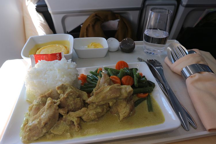 


Hidangan utama di Business Class Silk Air(KOMPAS.COM/SRI ANINDIATI NURSASTRI)