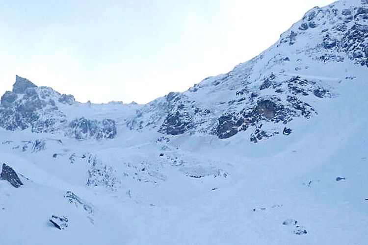 Diduga Terikat Setali, 5 Pendaki Alpen Terjatuh dan Tewas