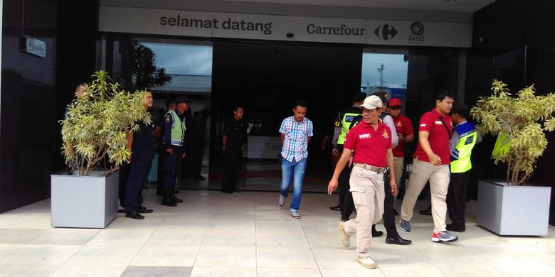 Proses Reka Ulang Pembunuhan Siswa SMA Taruna Nusantara di Carrefour Magelang, Senin (3/4/2017).